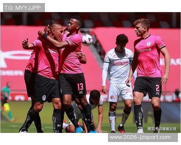 基多主帅坦言帕尔梅拉斯球场如同学校操场球队在对抗中遭遇全面压制